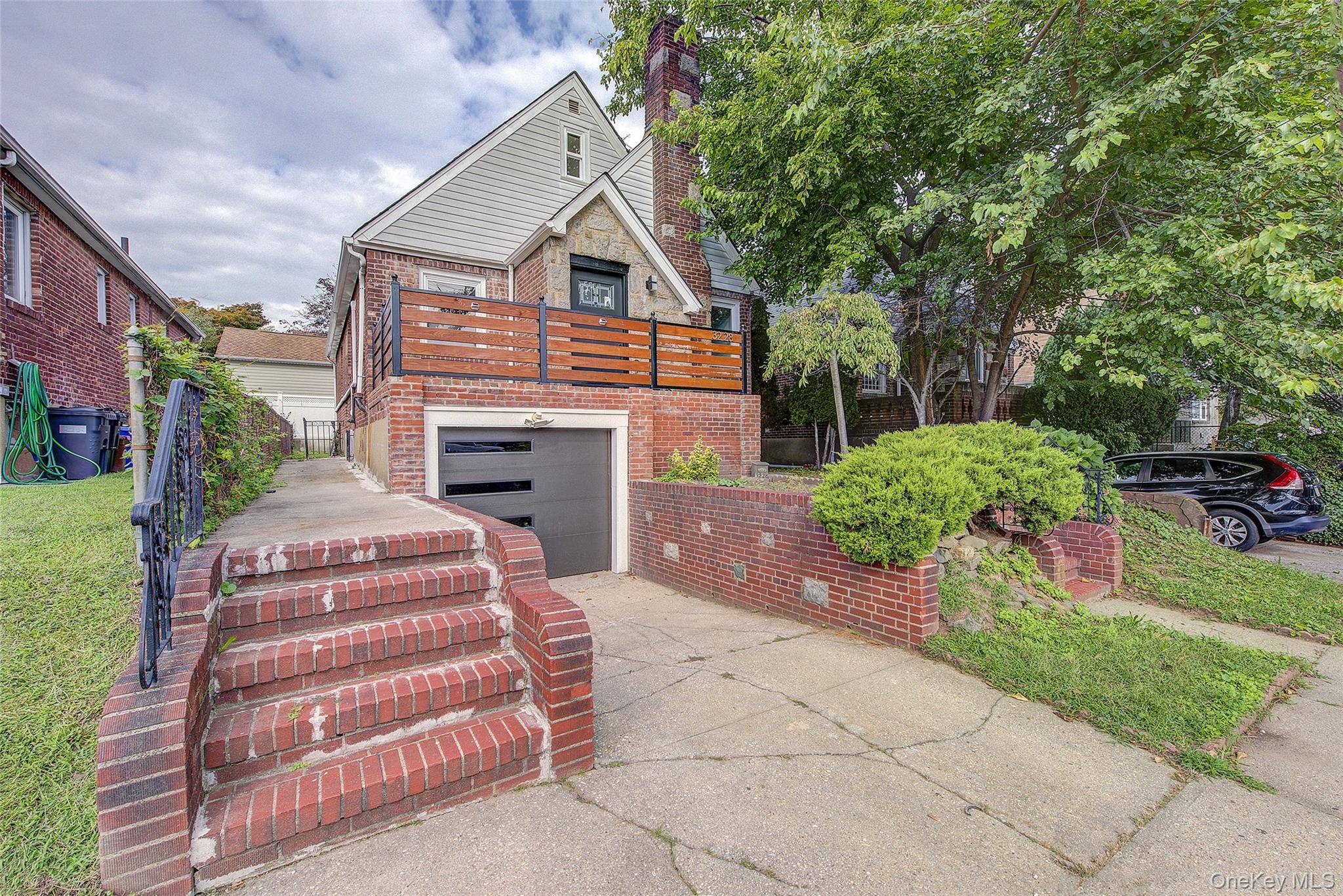 32-28 Utopia Pkwy, Flushing, NY 11358