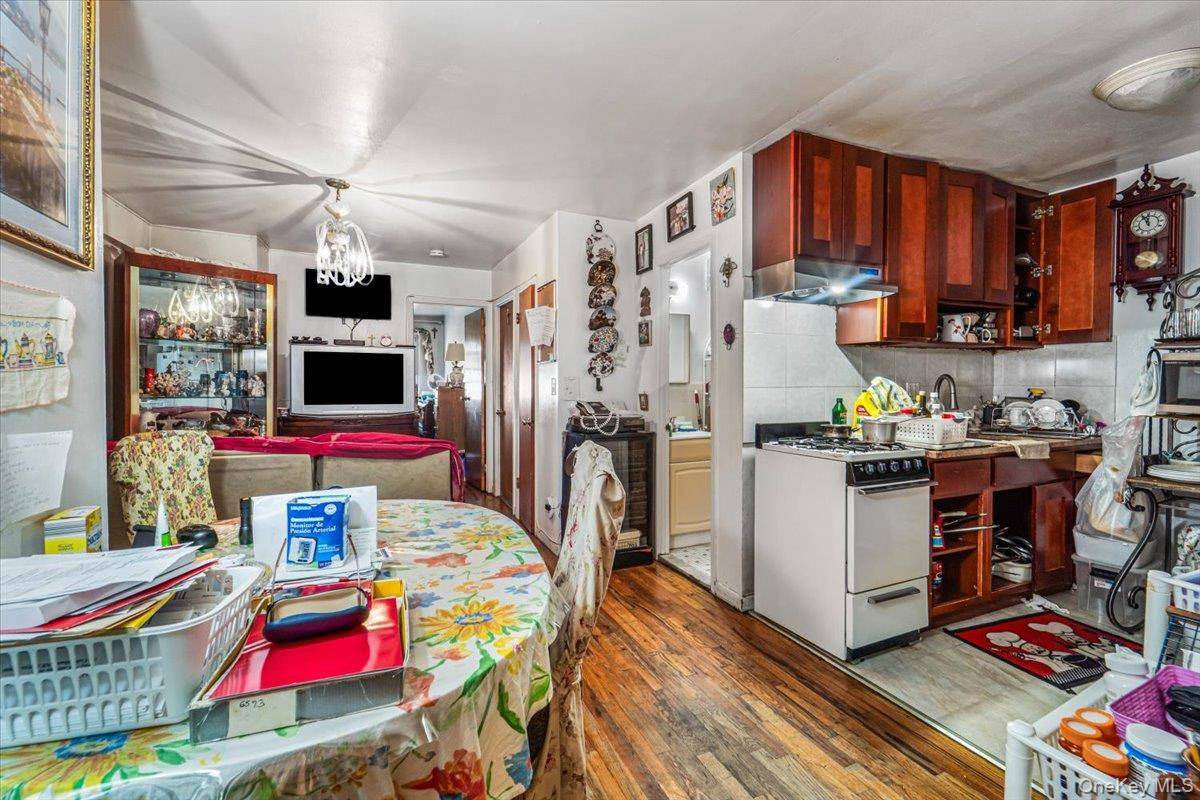 5915 Xenia ST, Corona, NY 11368
