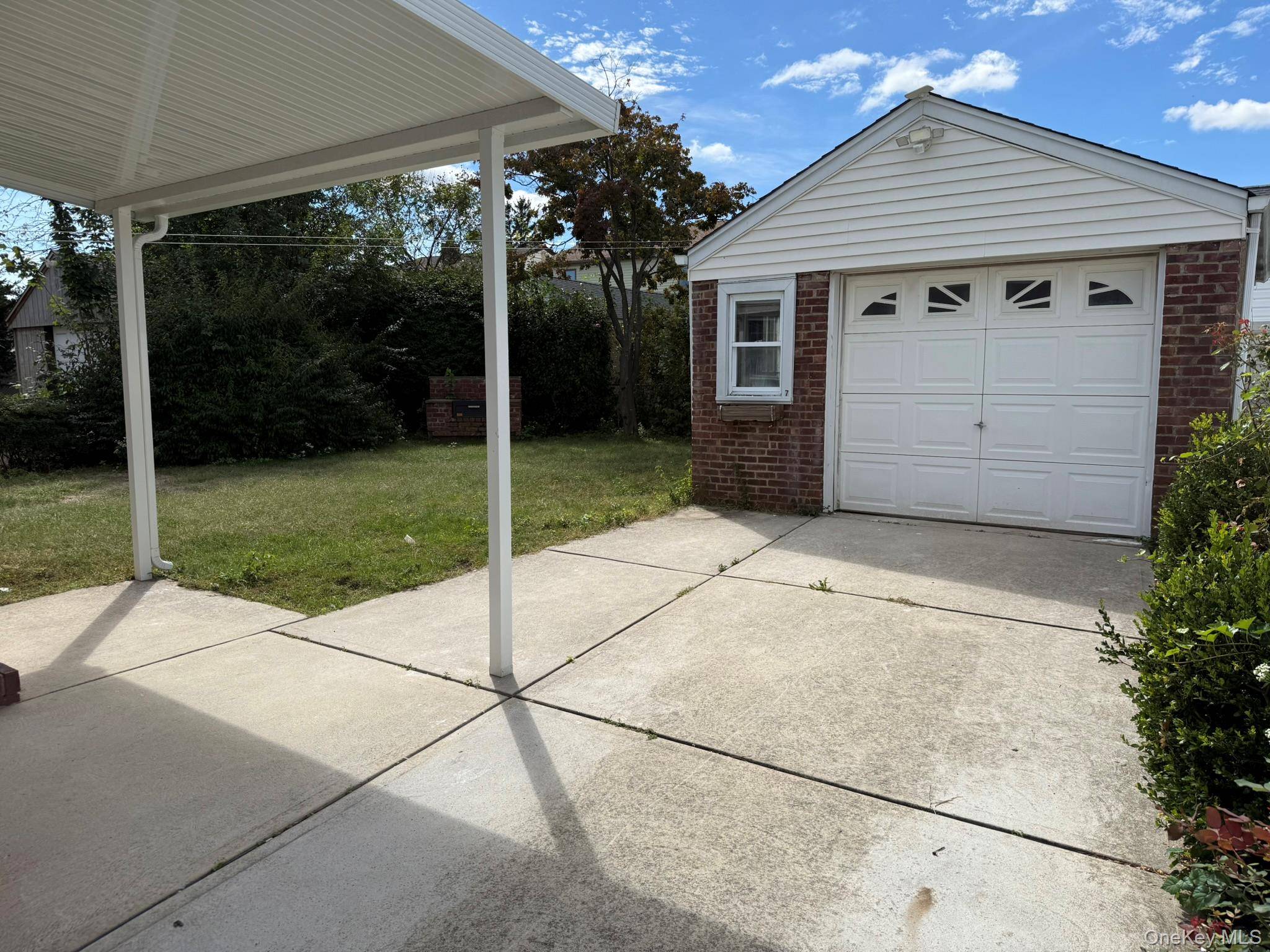 375 Latham RD, Mineola, NY 11501