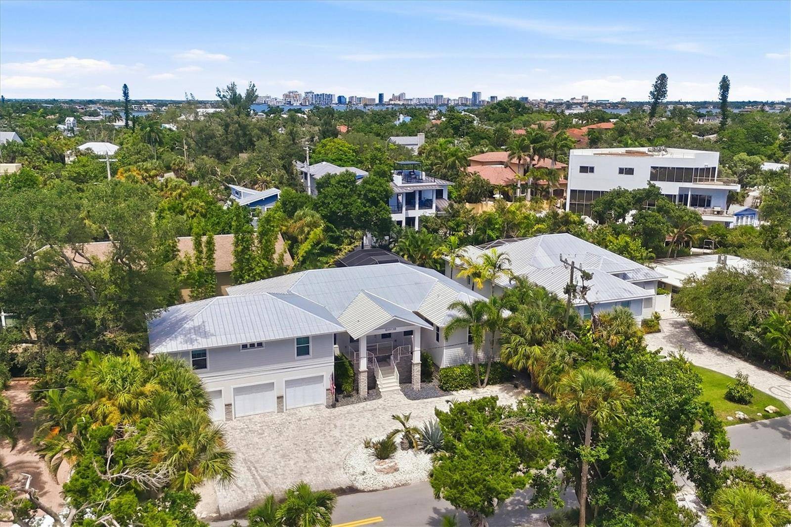 3913 ROBERTS POINT RD, Sarasota, FL 34242
