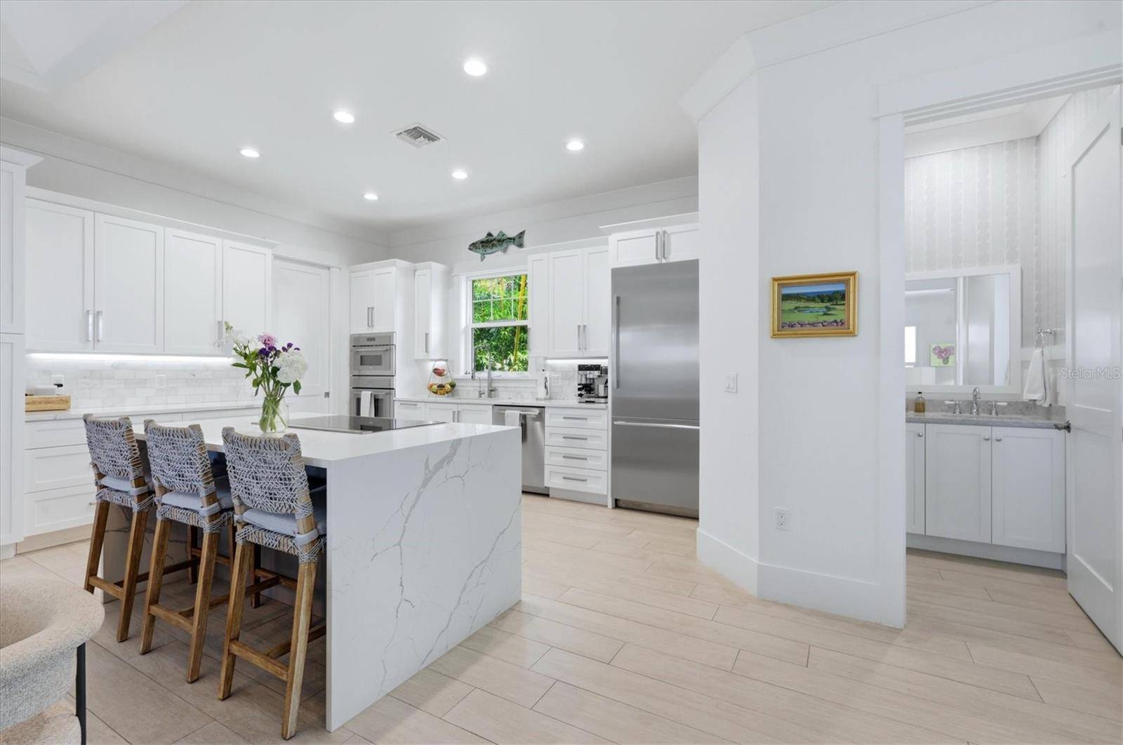 3913 ROBERTS POINT RD, Sarasota, FL 34242