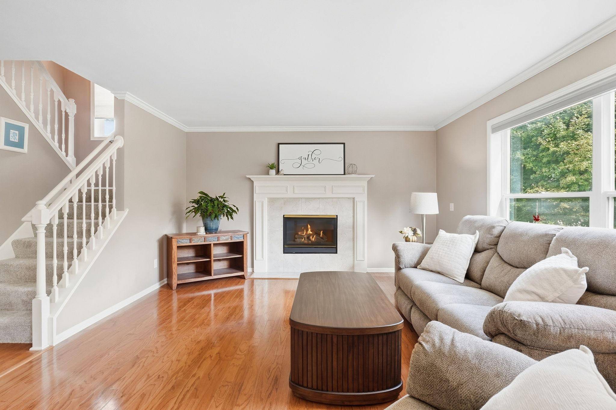 8013 Greenbriar CT, Woodbury, MN 55125