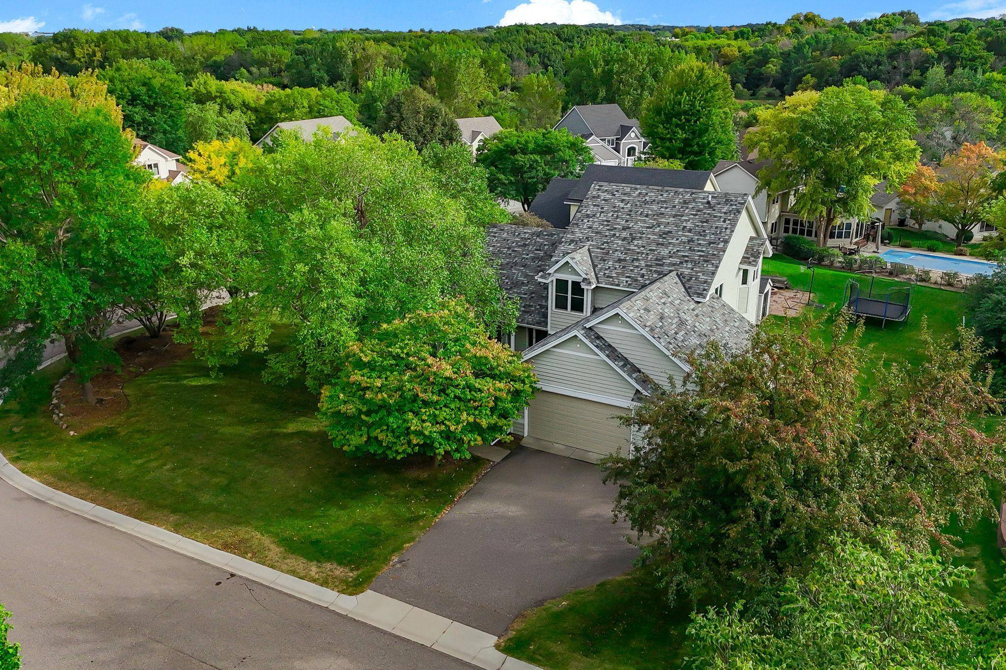 8843 Blackoaks LN N, Maple Grove, MN 55311