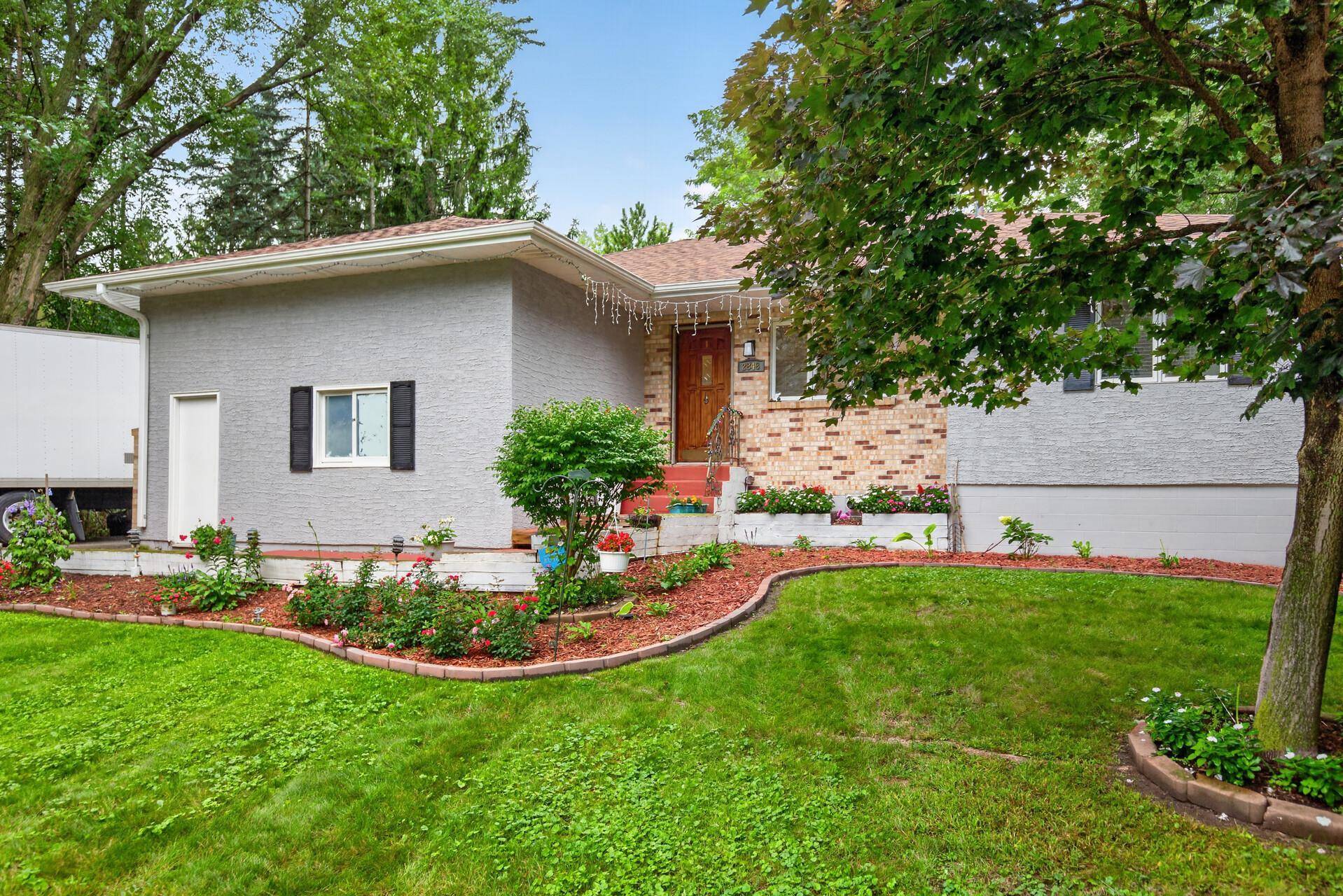 2848 Hallmark AVE N, Oakdale, MN 55128