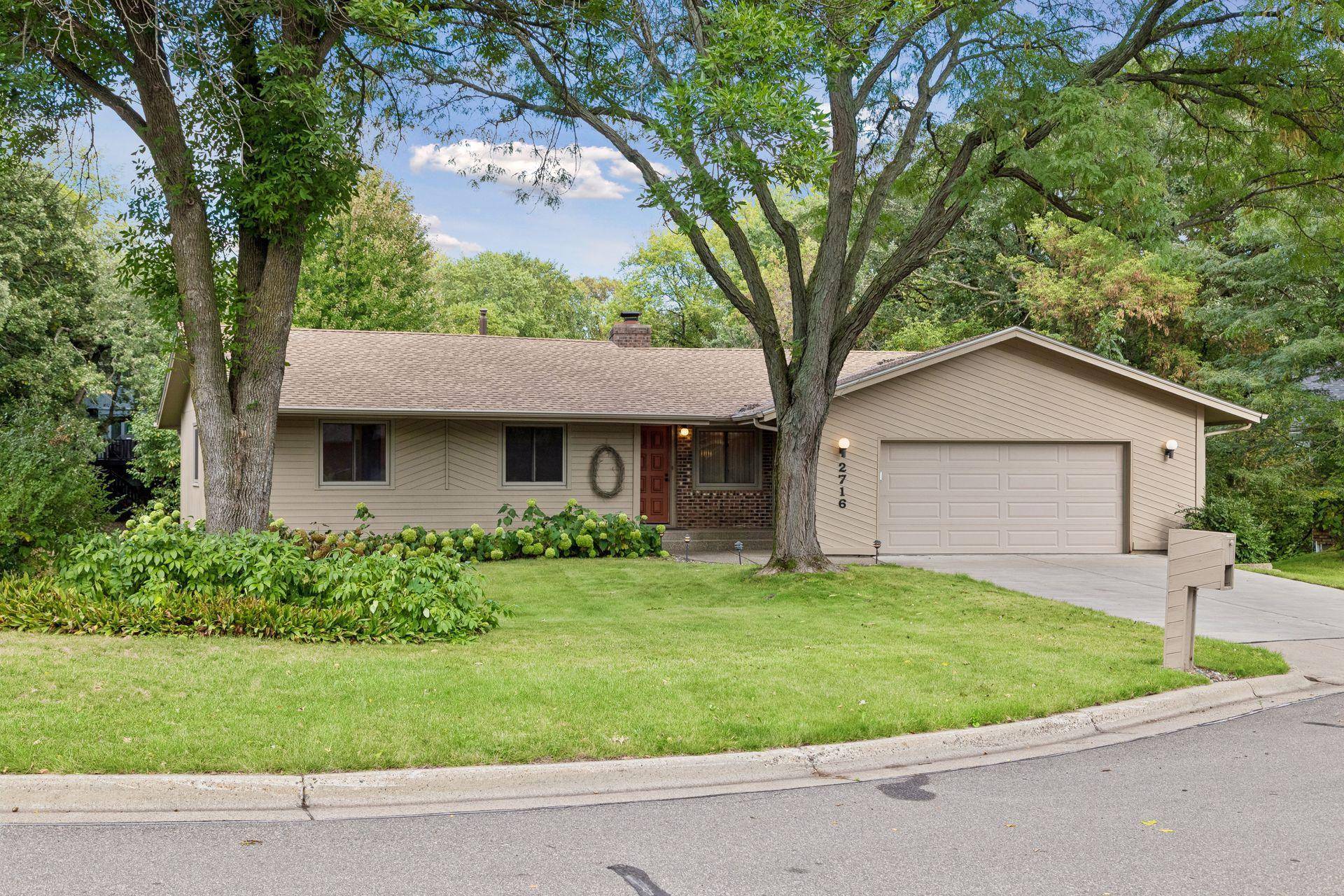 2716 Isle Royale CT, Burnsville, MN 55337