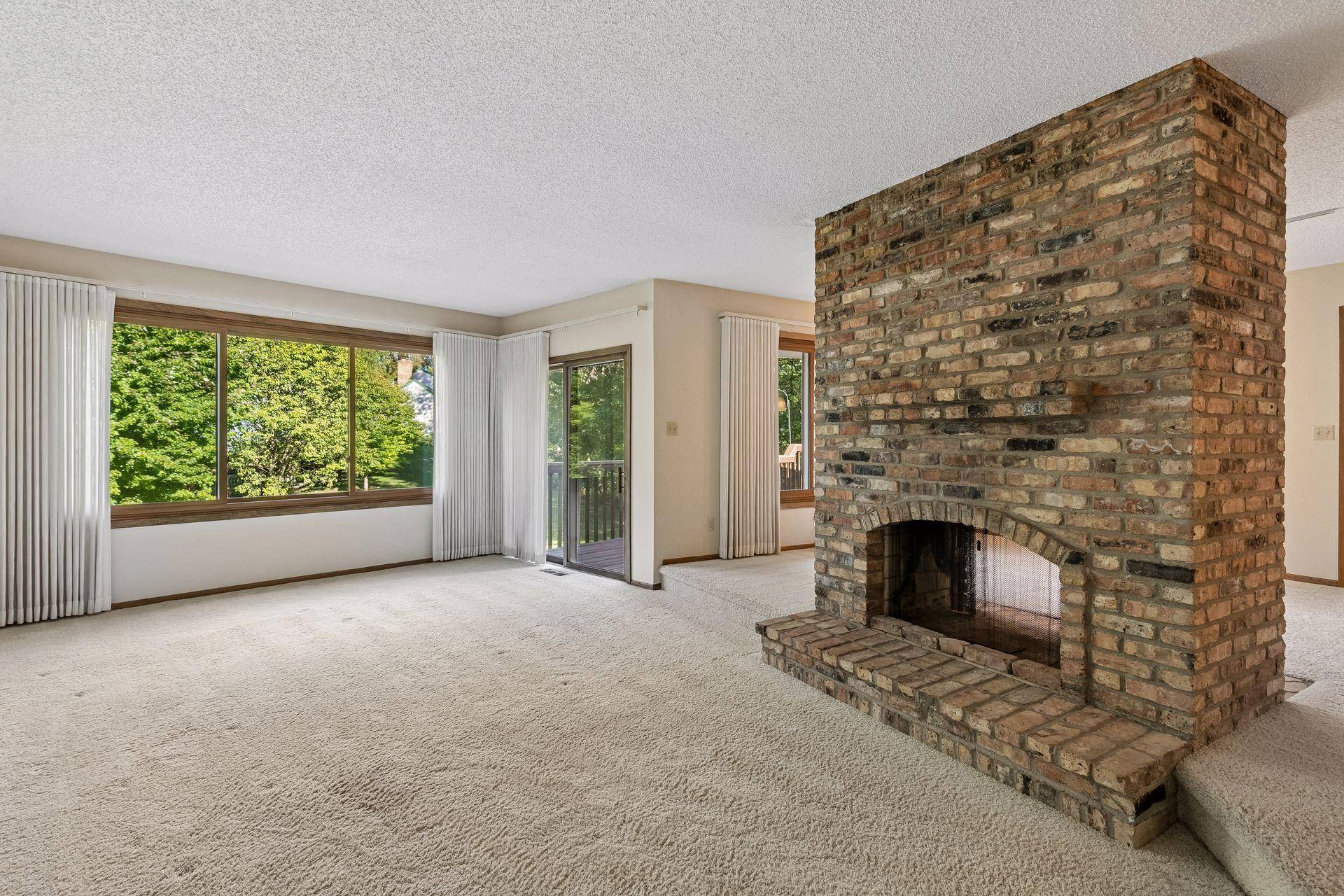 2716 Isle Royale CT, Burnsville, MN 55337