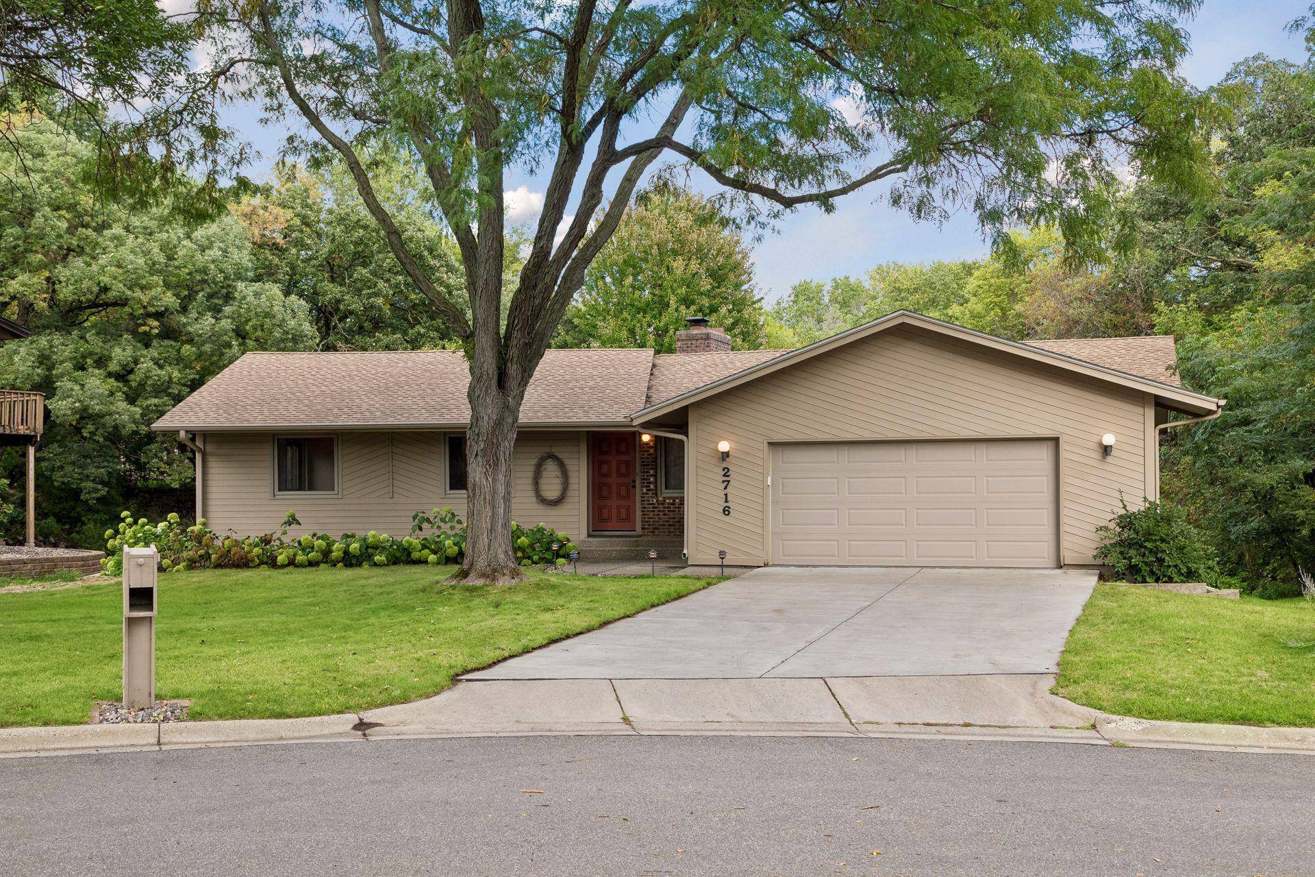 2716 Isle Royale CT, Burnsville, MN 55337