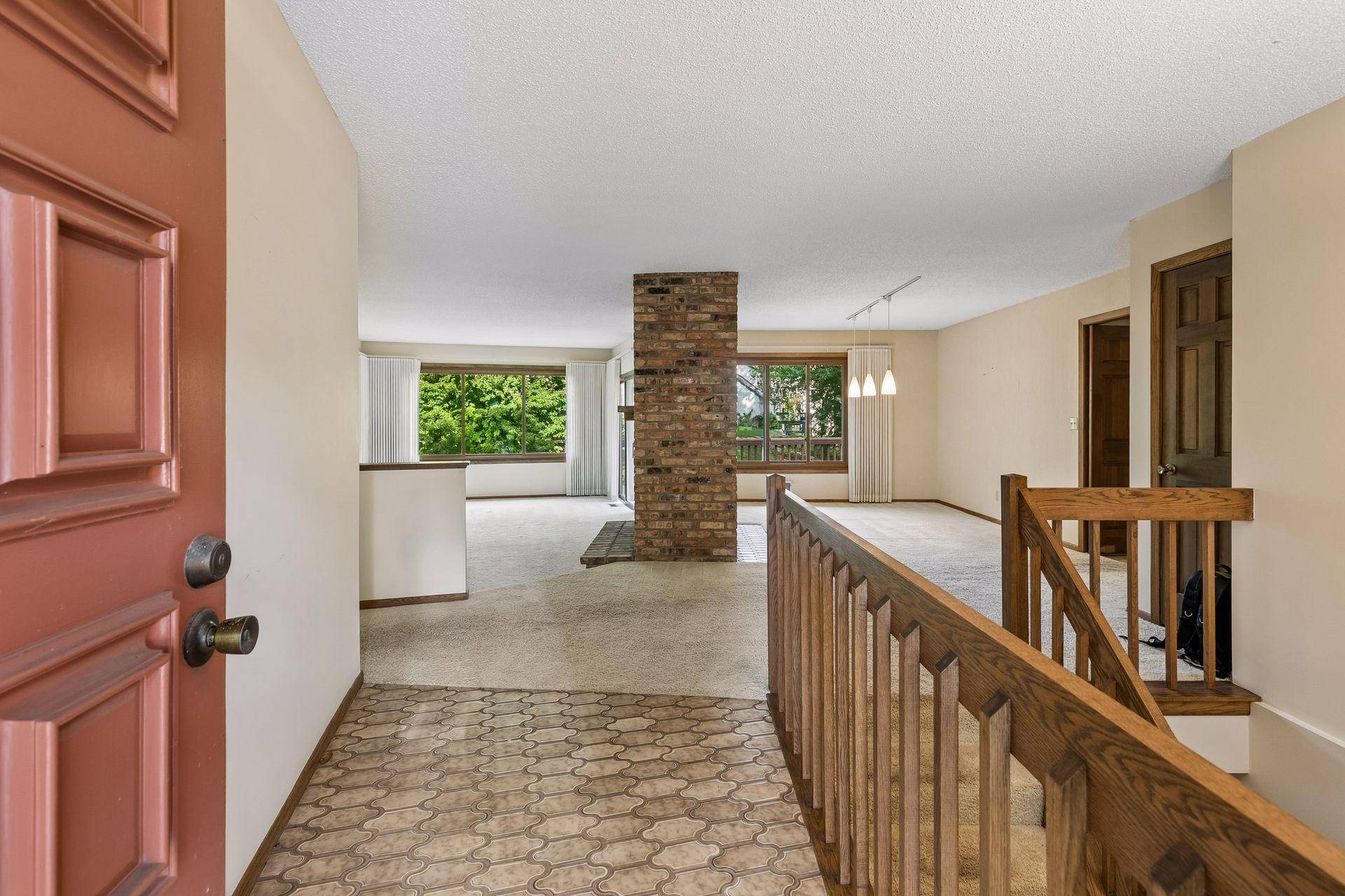 2716 Isle Royale CT, Burnsville, MN 55337