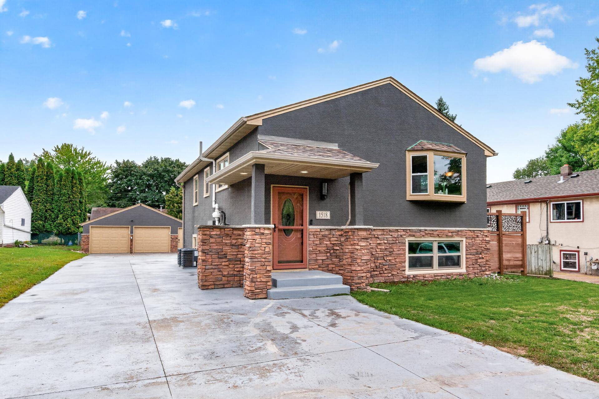 1518 Pacific ST, Saint Paul, MN 55106