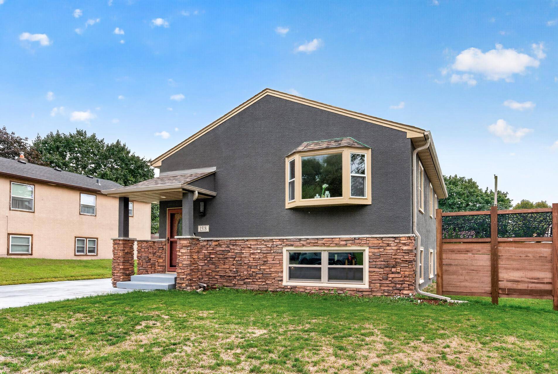 1518 Pacific ST, Saint Paul, MN 55106