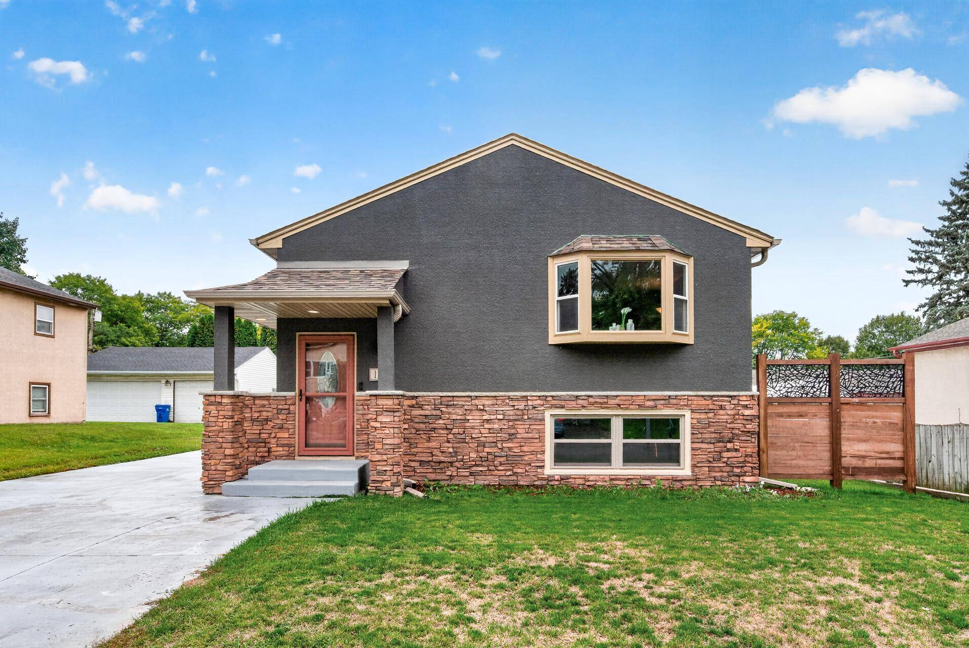 1518 Pacific ST, Saint Paul, MN 55106