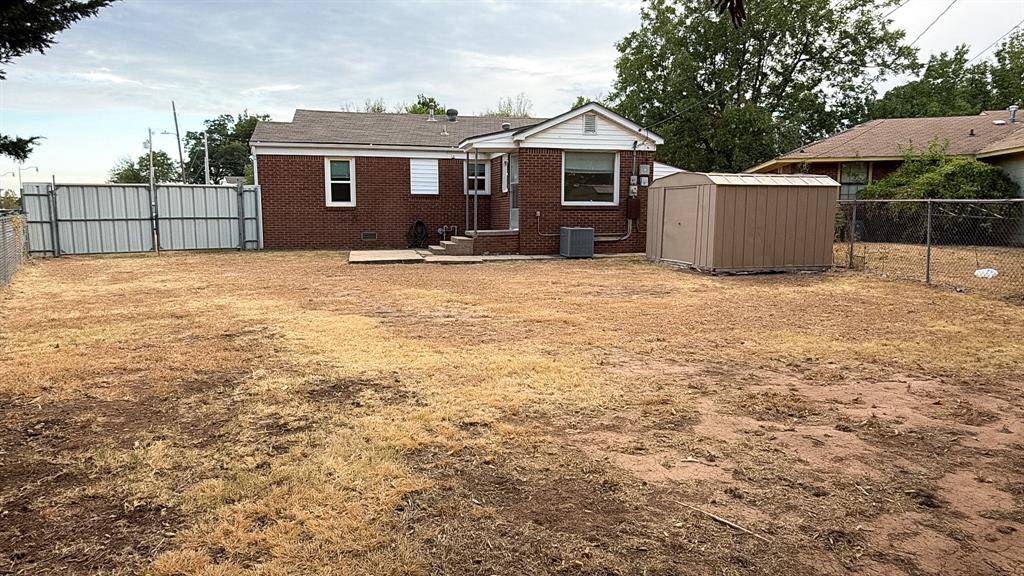 201 W Lockheed DR, Midwest City, OK 73110