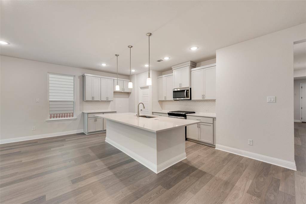 1013 Canoe Way, Crowley, TX 76036