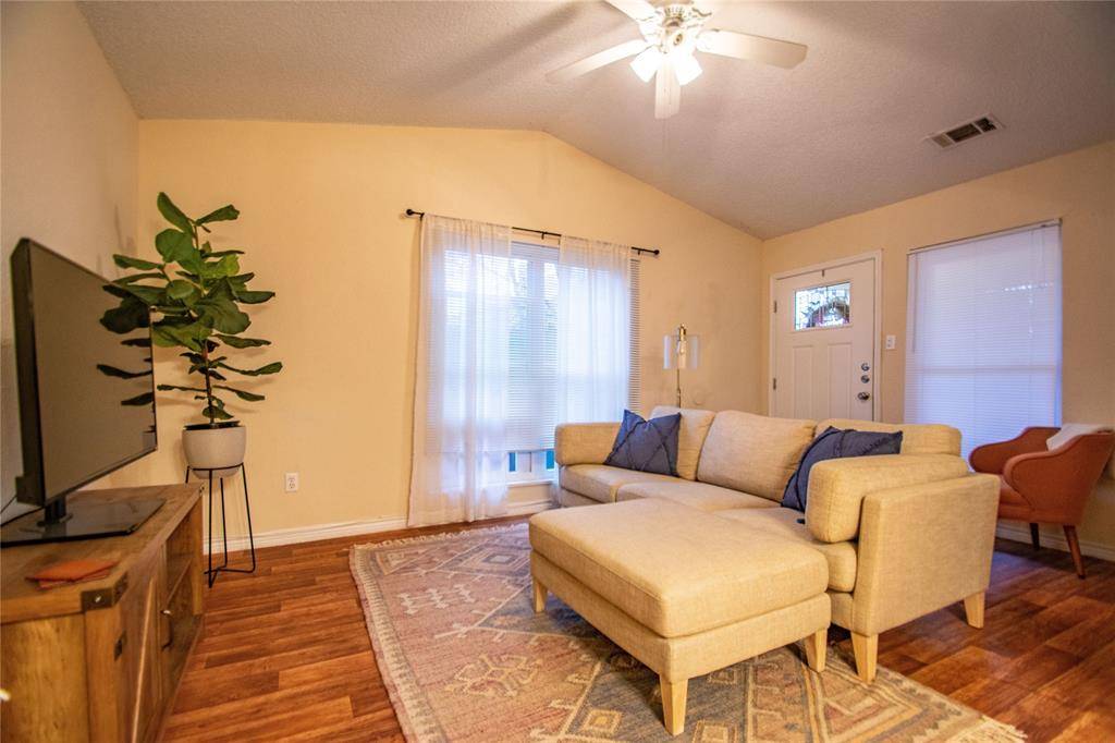 1817 Lipscomb Street, Fort Worth, TX 76110