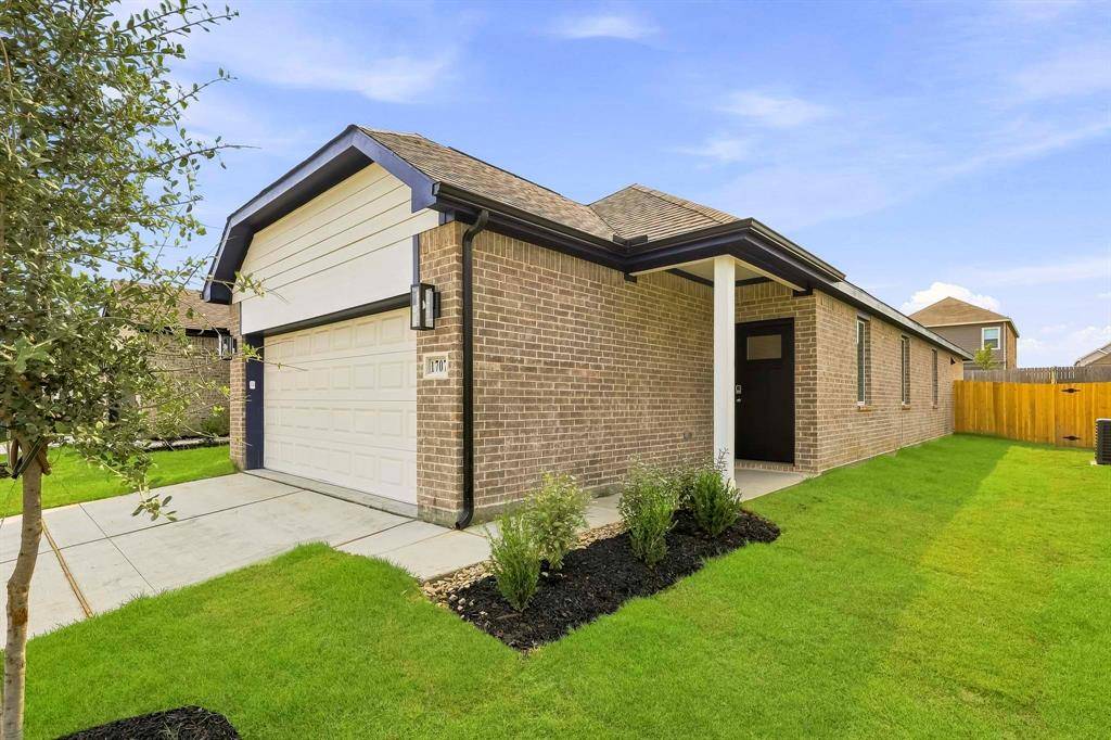 1707 Romans Road, Ennis, TX 75119