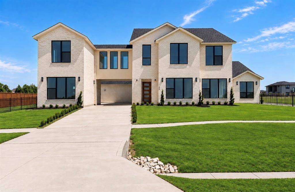 349 Valley Trail, Red Oak, TX 75154