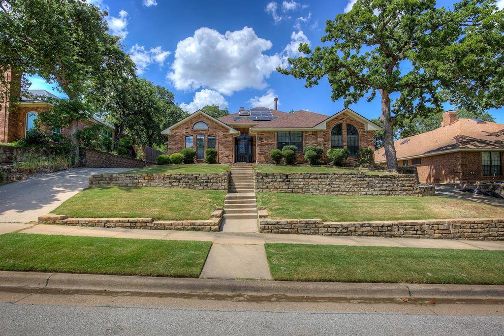 3914 Meadow Drive, Grapevine, TX 76051