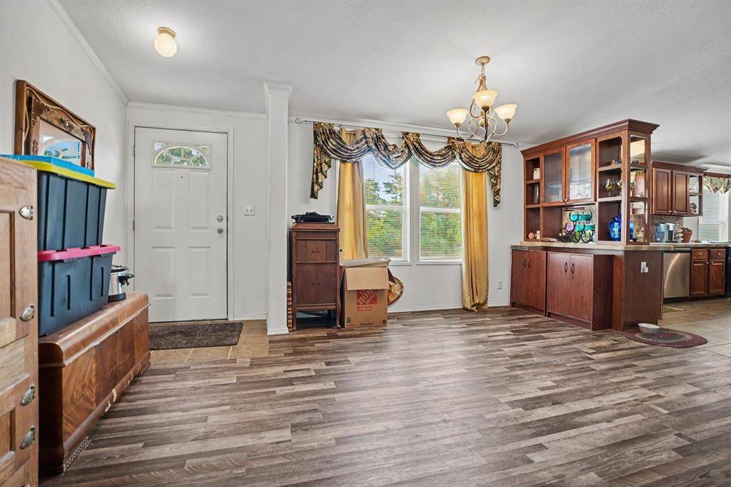 220 Barker Road, Ennis, TX 75119