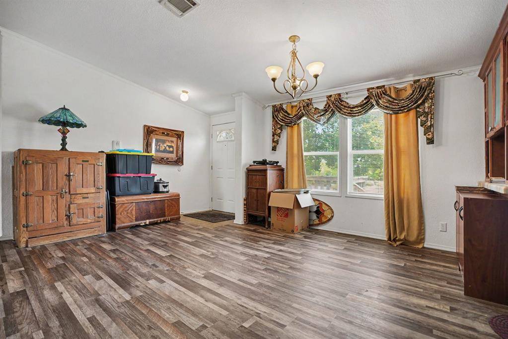 220 Barker Road, Ennis, TX 75119