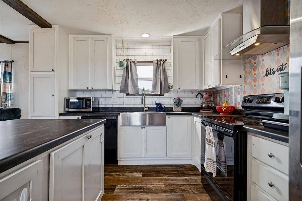 4415 Woodland Drive, Granbury, TX 76048