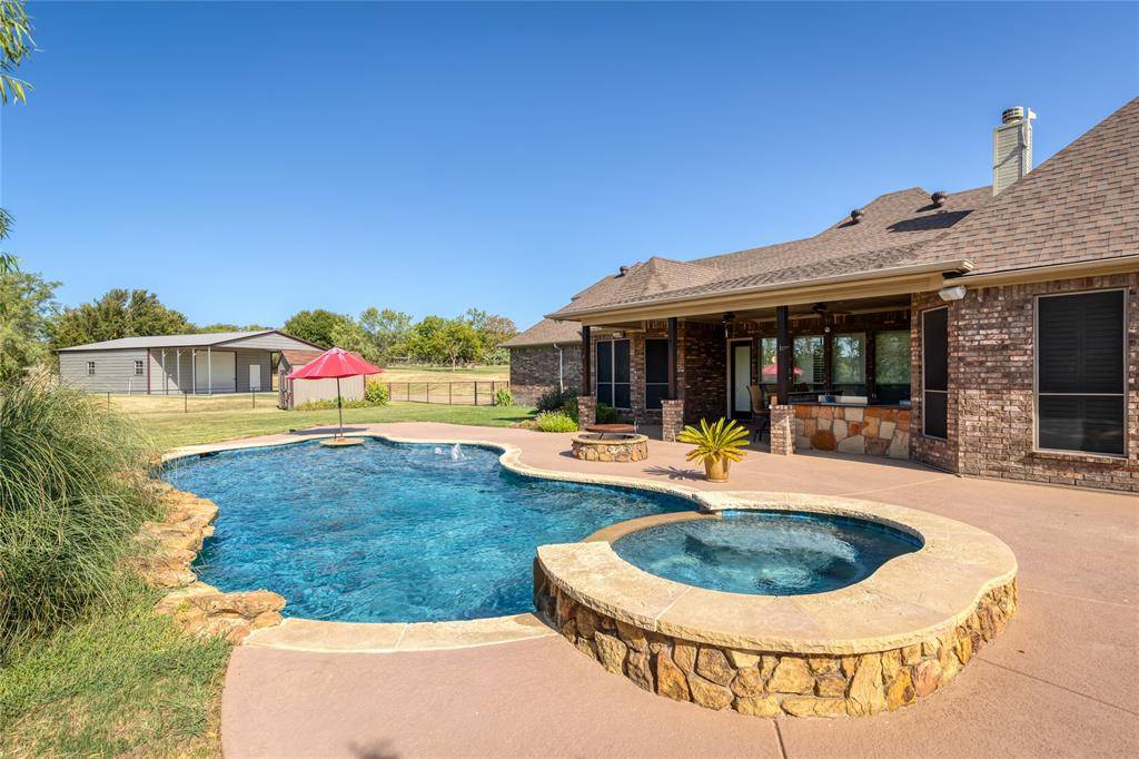 124 Carnes Court, Springtown, TX 76082