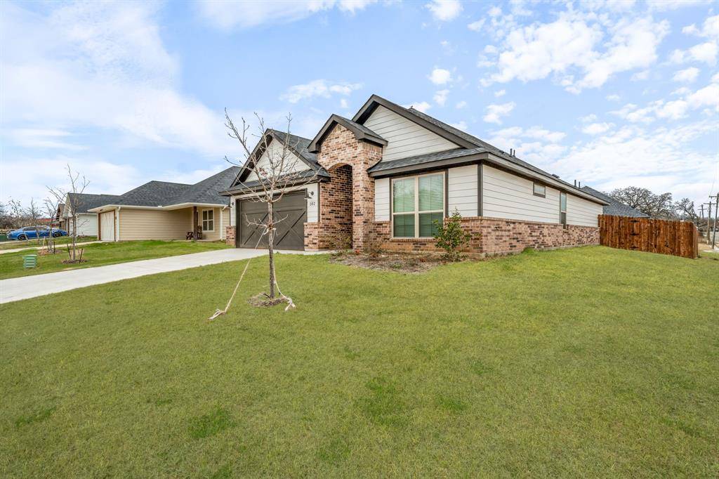 102 Clover Circle, Weatherford, TX 76086