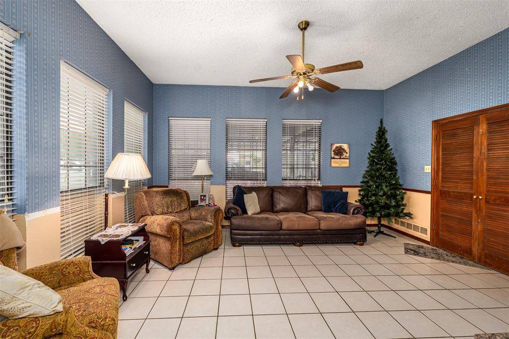 601 Houston School Road, Red Oak, TX 75154