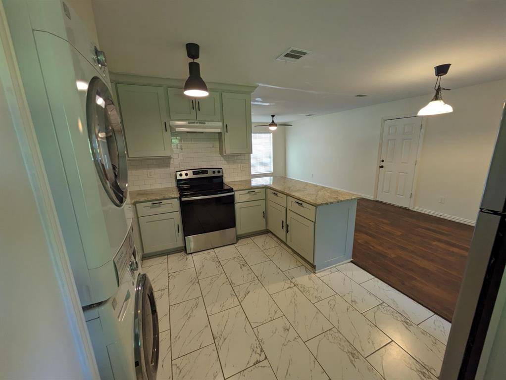 401 Redbud Lane, Wilmer, TX 75172