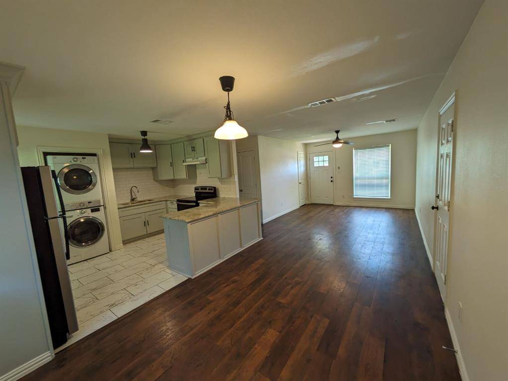 401 Redbud Lane, Wilmer, TX 75172