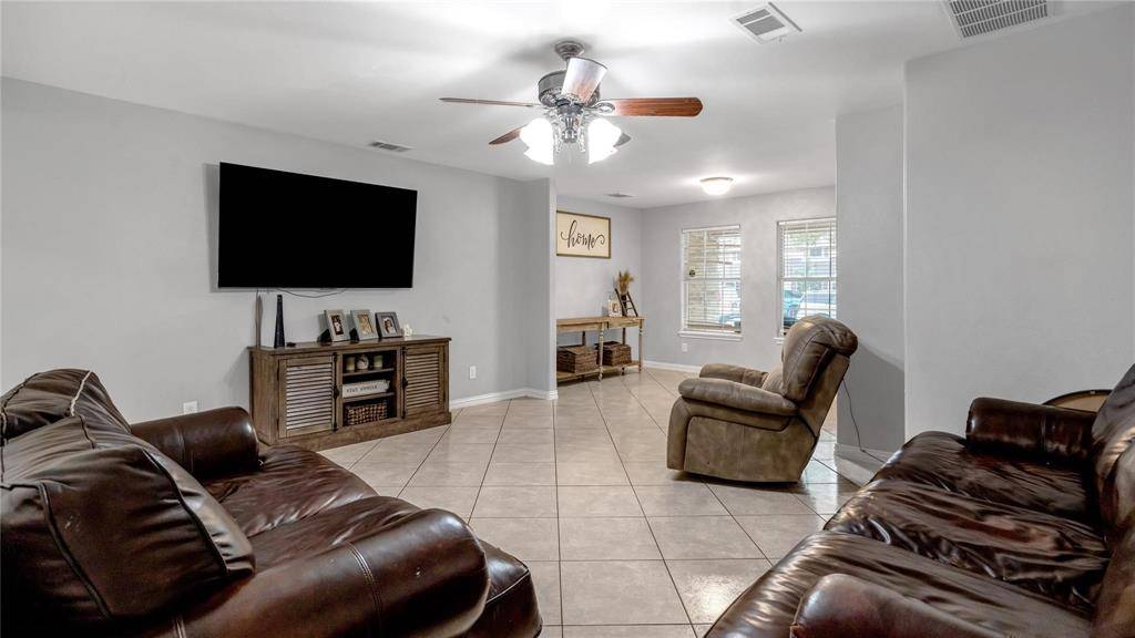 813 Beacon Hill Drive, Irving, TX 75061