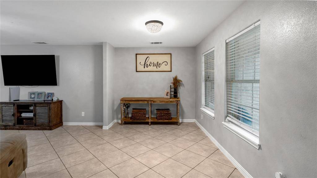 813 Beacon Hill Drive, Irving, TX 75061