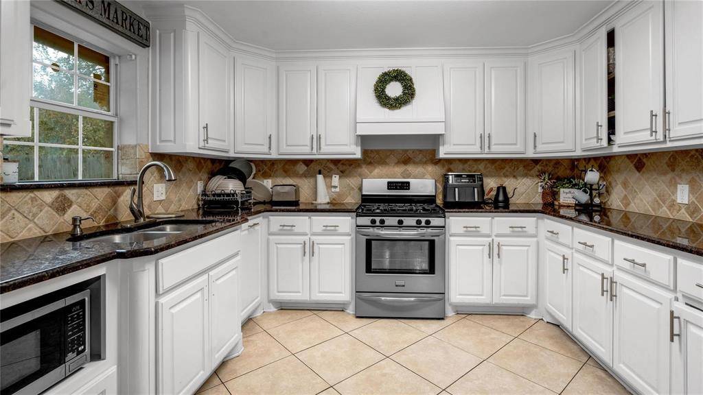 813 Beacon Hill Drive, Irving, TX 75061