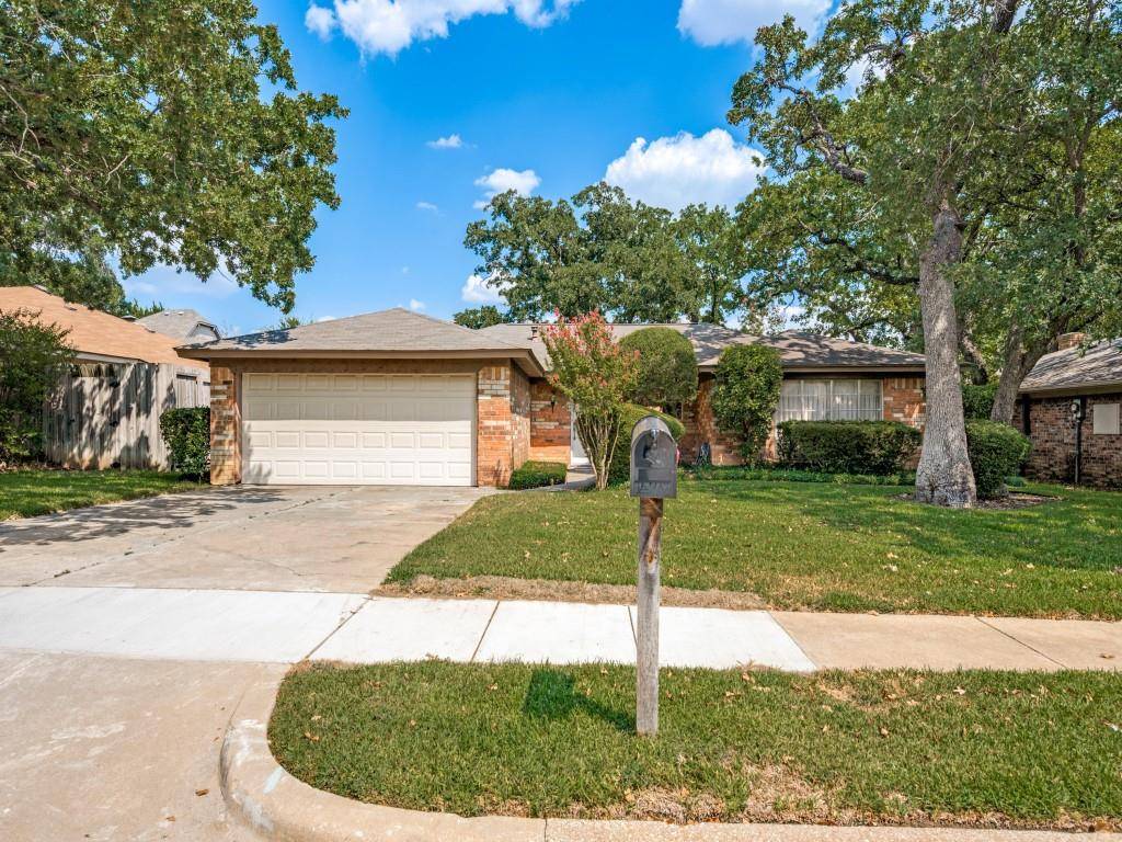2728 Meadow Green, Bedford, TX 76021