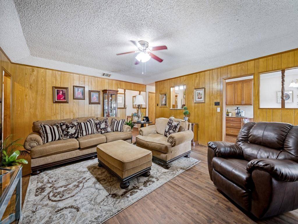 2728 Meadow Green, Bedford, TX 76021