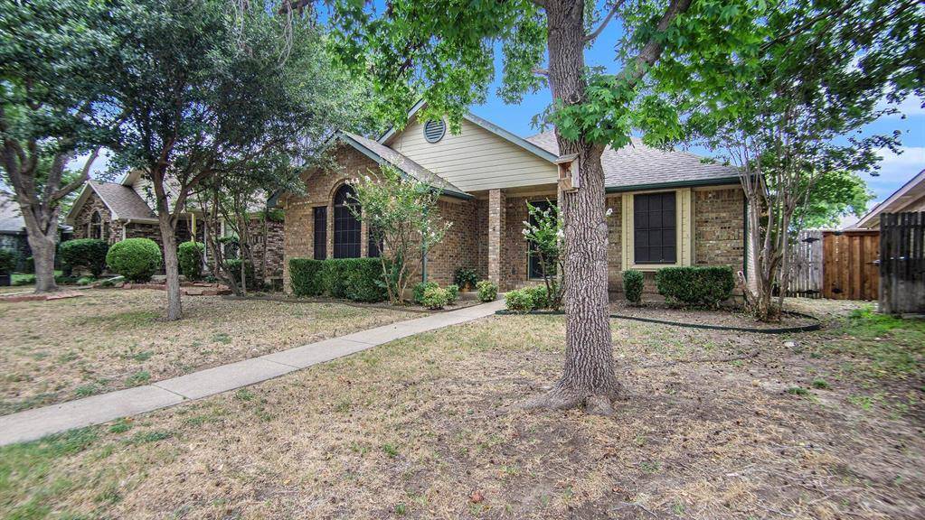 6908 Bentley Avenue, Fort Worth, TX 76137