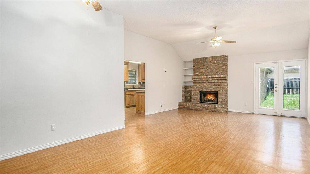 6908 Bentley Avenue, Fort Worth, TX 76137