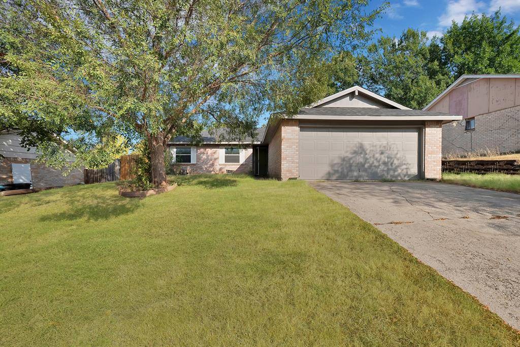 813 Panay Way Drive, Fort Worth, TX 76108