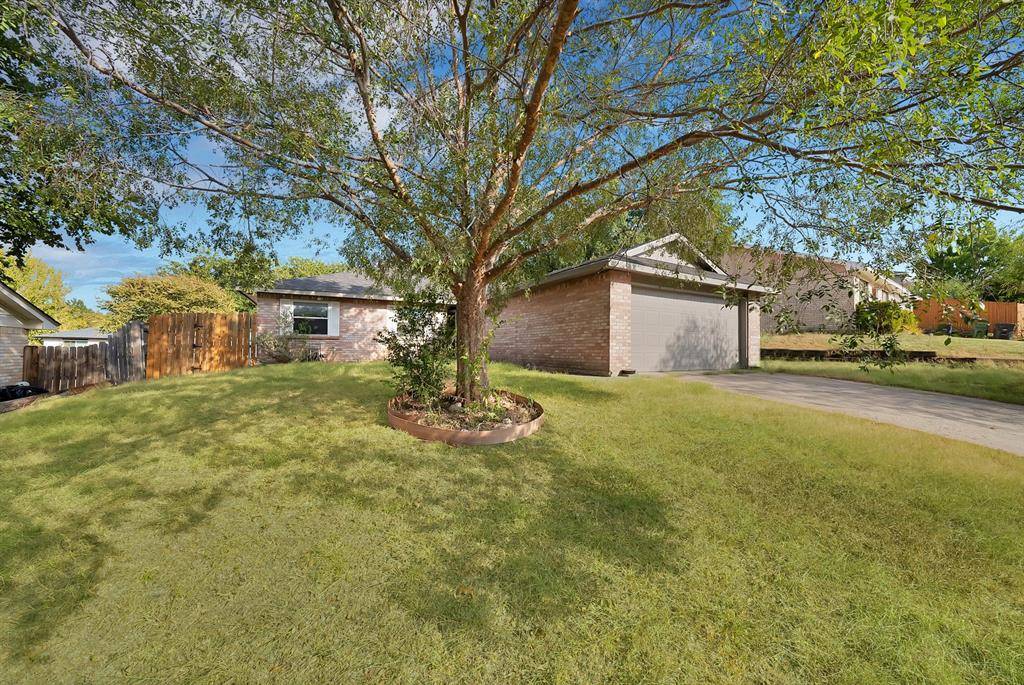 813 Panay Way Drive, Fort Worth, TX 76108