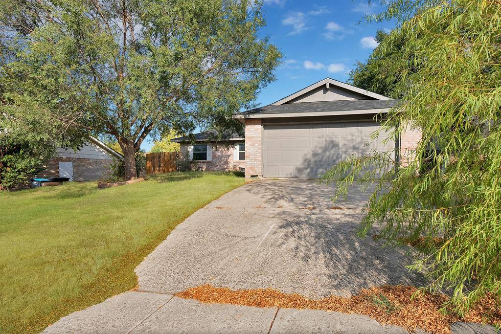 813 Panay Way Drive, Fort Worth, TX 76108