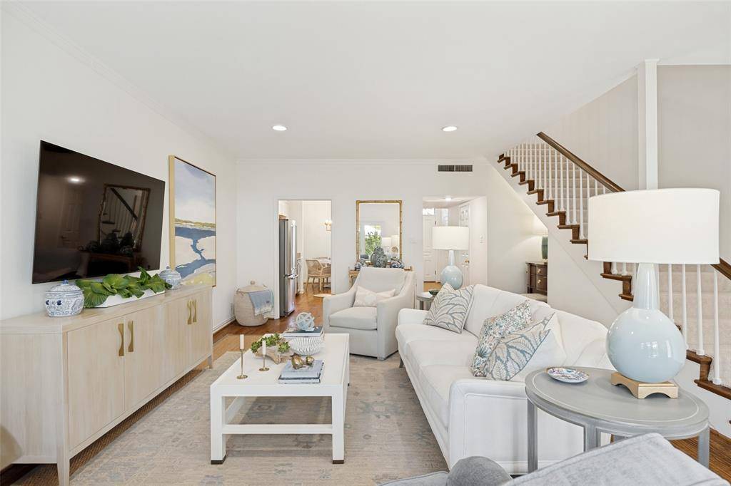 7526 W Northwest Highway #5, Dallas, TX 75225