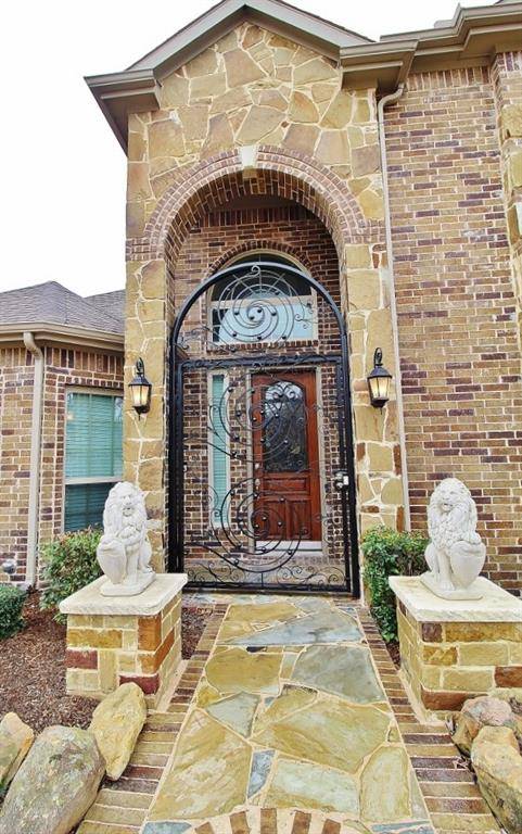 110 White Oak Lane, Red Oak, TX 75154