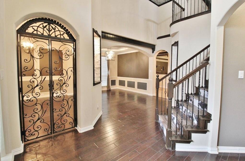 110 White Oak Lane, Red Oak, TX 75154