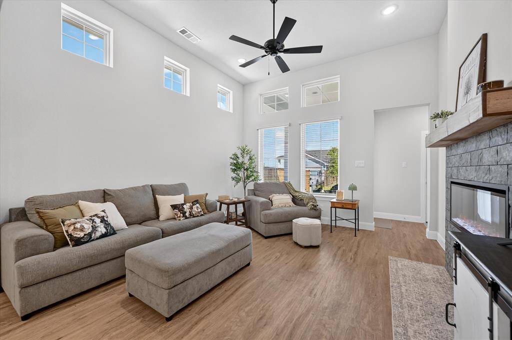 1112 Abigail Way, Midlothian, TX 76065