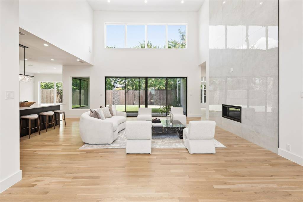 9816 Mixon Drive, Dallas, TX 75220