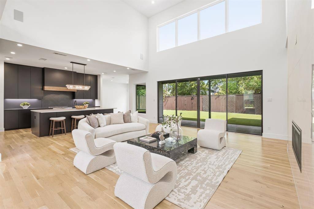 9816 Mixon Drive, Dallas, TX 75220