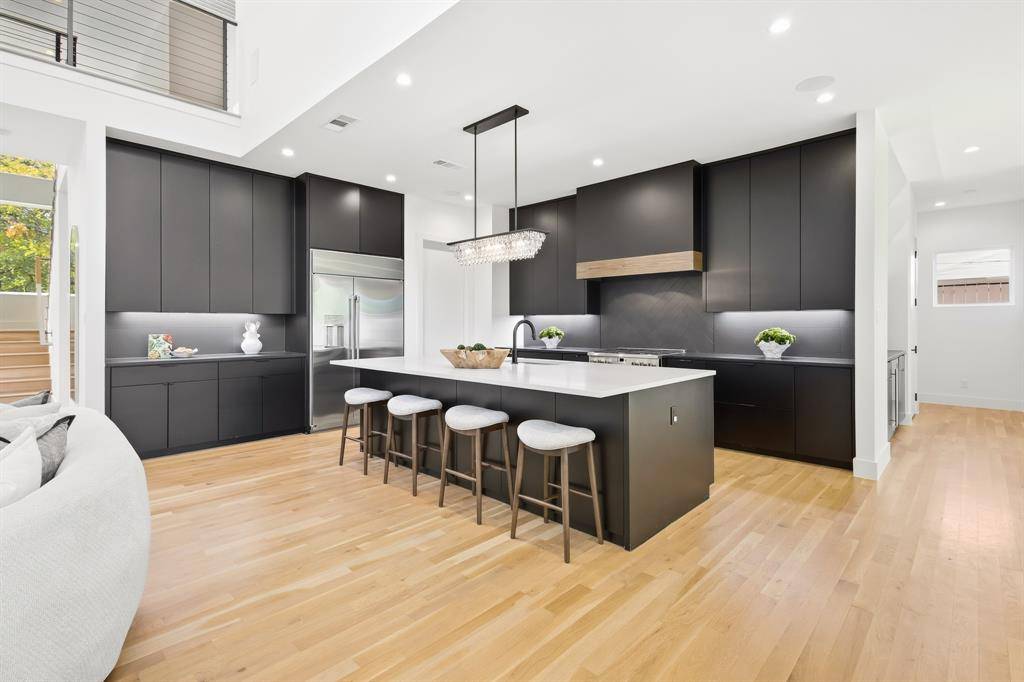 9816 Mixon Drive, Dallas, TX 75220