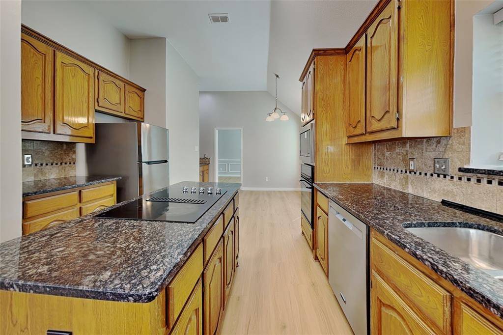 1527 Jeanette Way, Carrollton, TX 75006