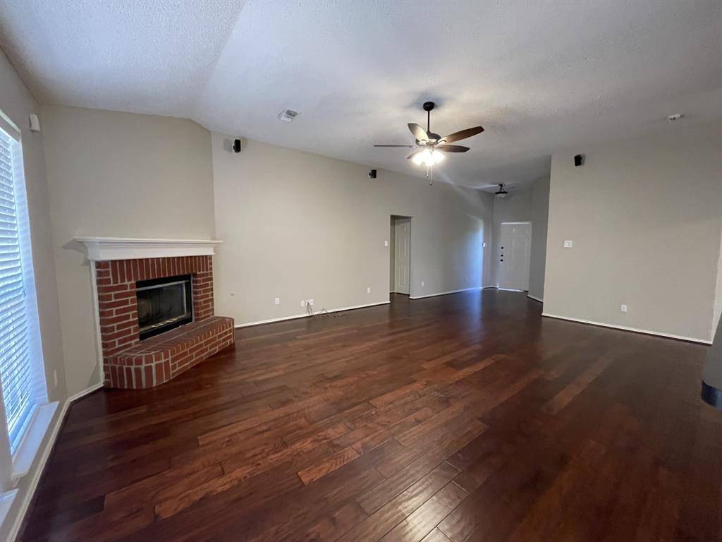 1405 High Crest Drive, Mansfield, TX 76063