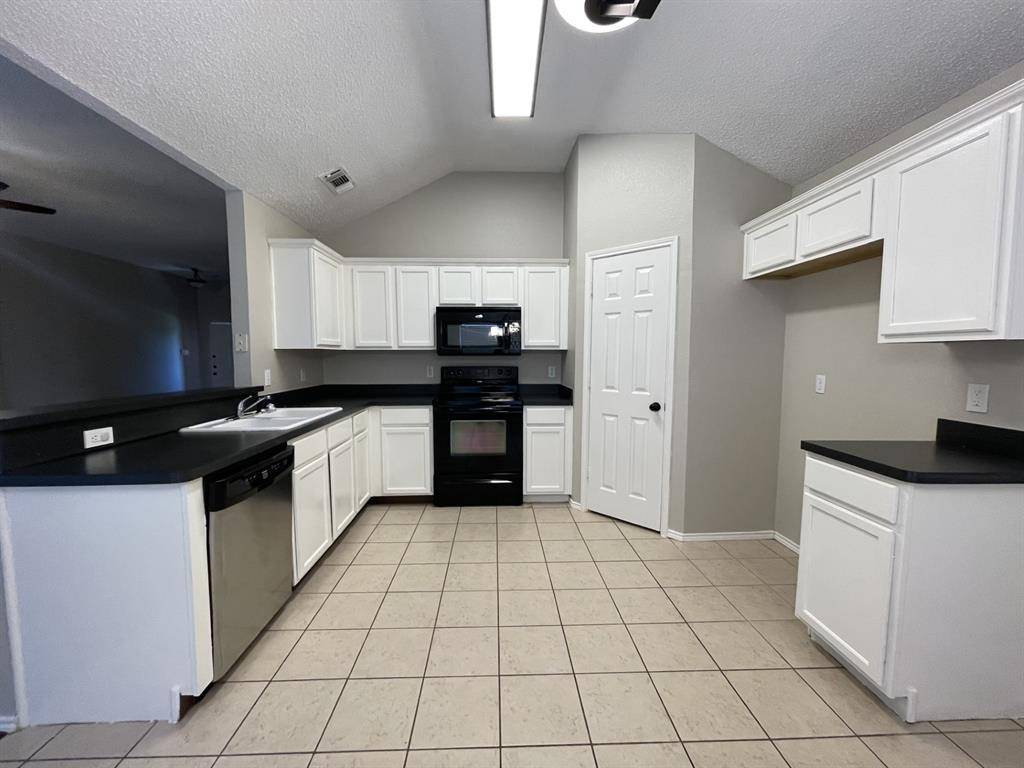 1405 High Crest Drive, Mansfield, TX 76063