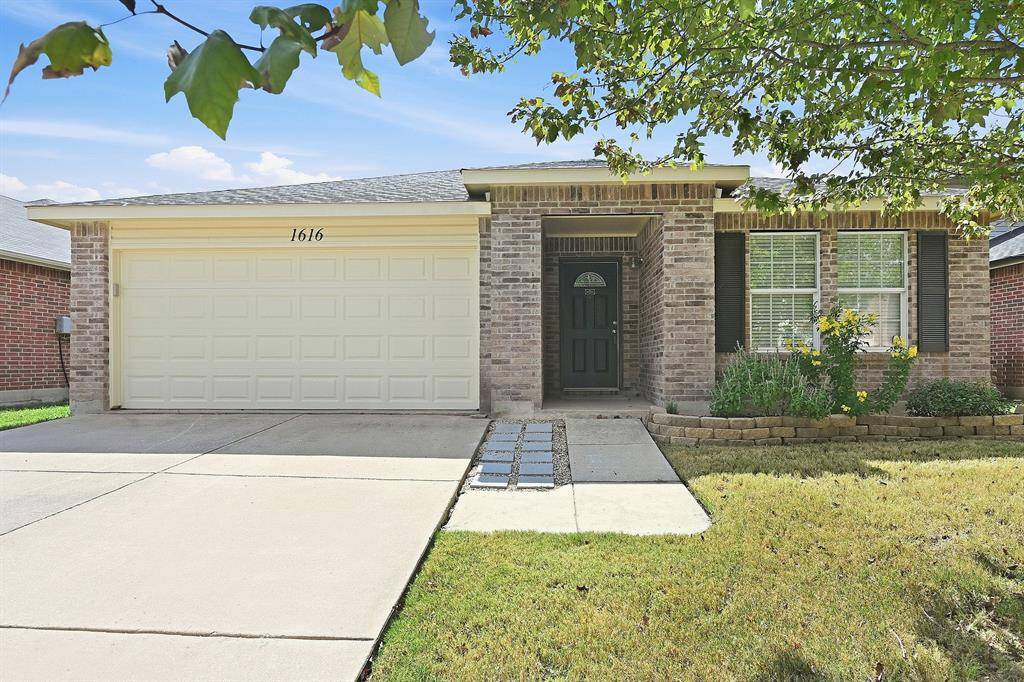 1616 Diamond Lake Trail, Fort Worth, TX 76247